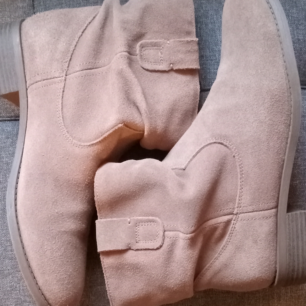 Woman's Boot - Picture 2 of 4